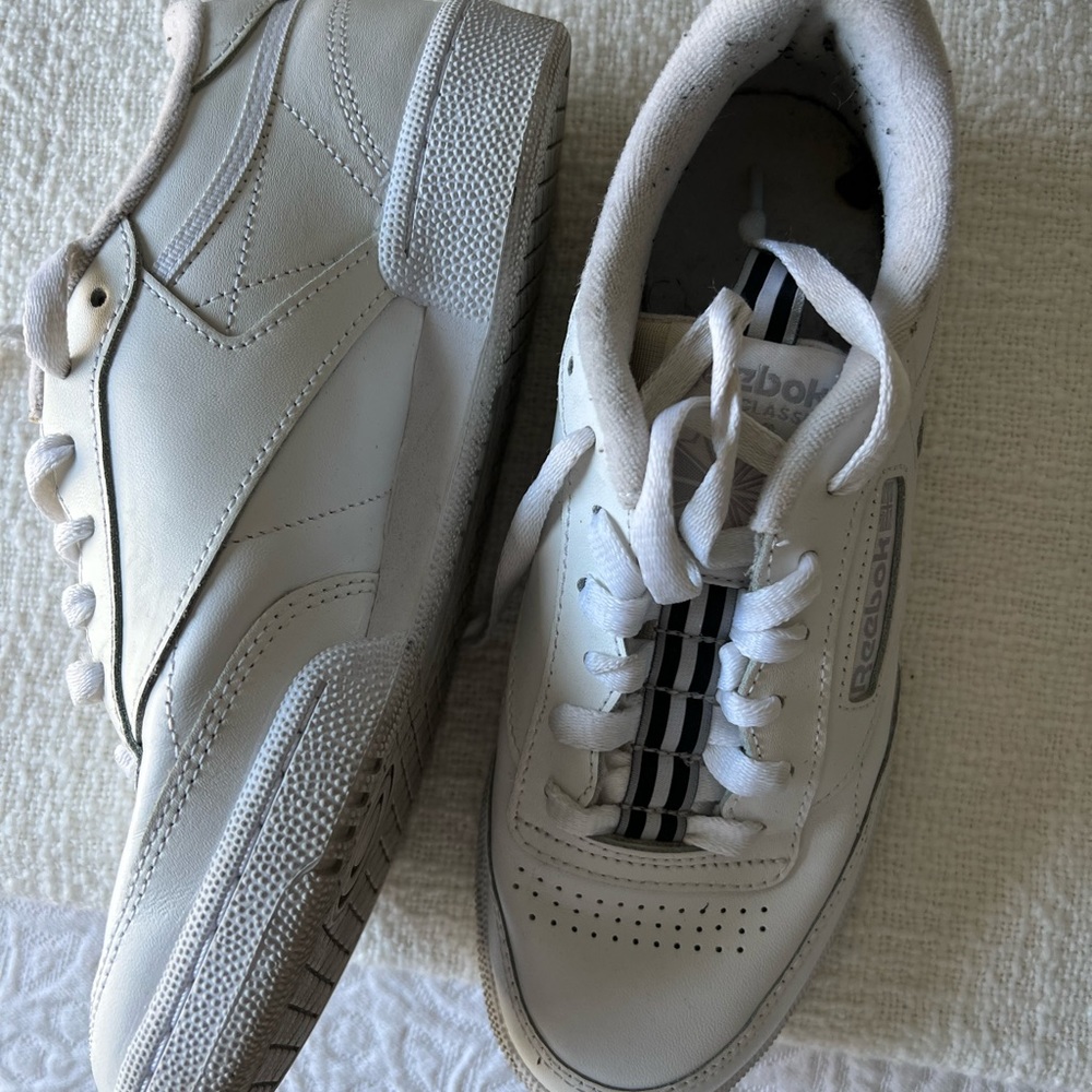 Rebook shoes - Picture 3 of 3